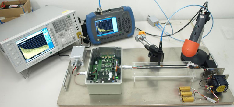 製作したインバーター回路とノイズ測定のセットアップ
